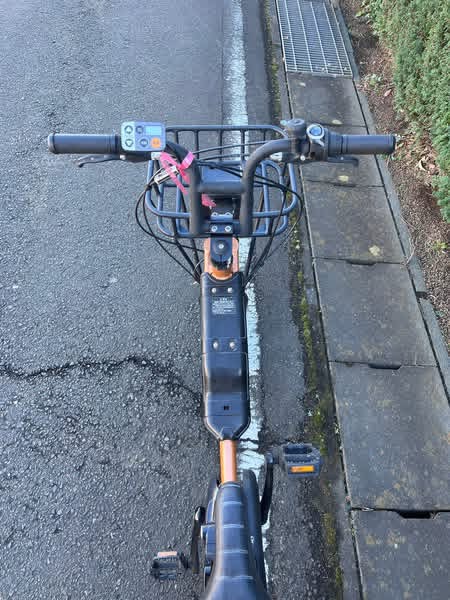 Electric Cargo City Bike with Front Basket - Image 3